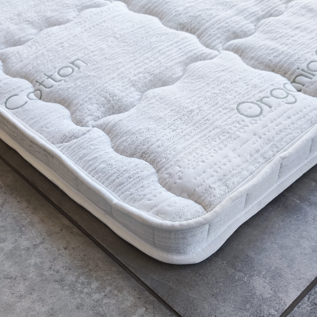 Άνω όψη του υφάσματο Organic Cotton με υψηλή ελαστικότητα και ίνες από οργανικό βαμβάκι.